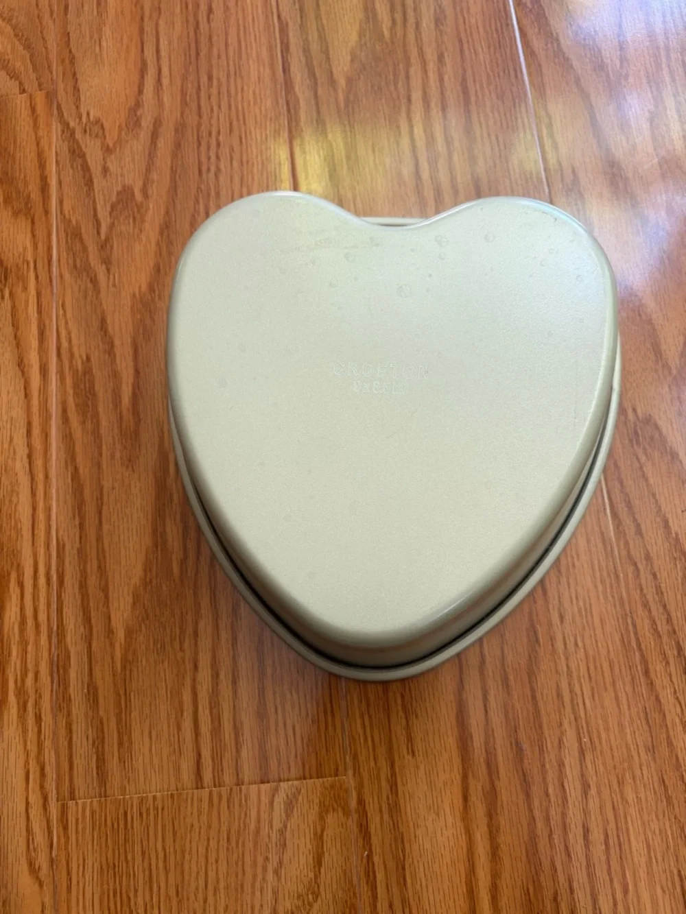 Crofton Heart-Shaped Nonstick Cake Pan in Gold - 9 X 8.5 inch